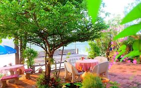 Loy Manee House